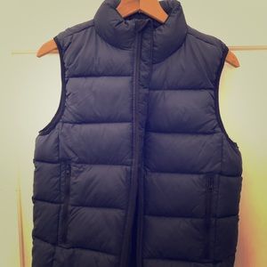 GAP Boys puffy vest size L